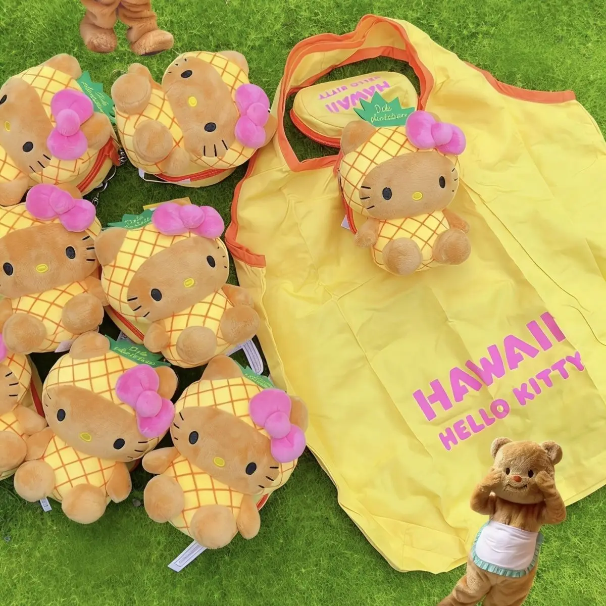 

Anime Sanrio Hawaii Pineapple Black Hello Kitty Plush Keychain Dual Function Storage Tote Bag Cartoon Kawaii Lovely 2026 Cute