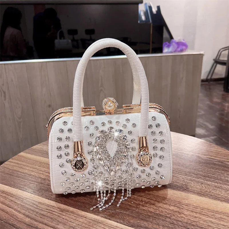 

Diamond-embellished handbag for women, 2025 new stylish high-end crossbody bag, fashionable commuter tote with high aesthetic ap