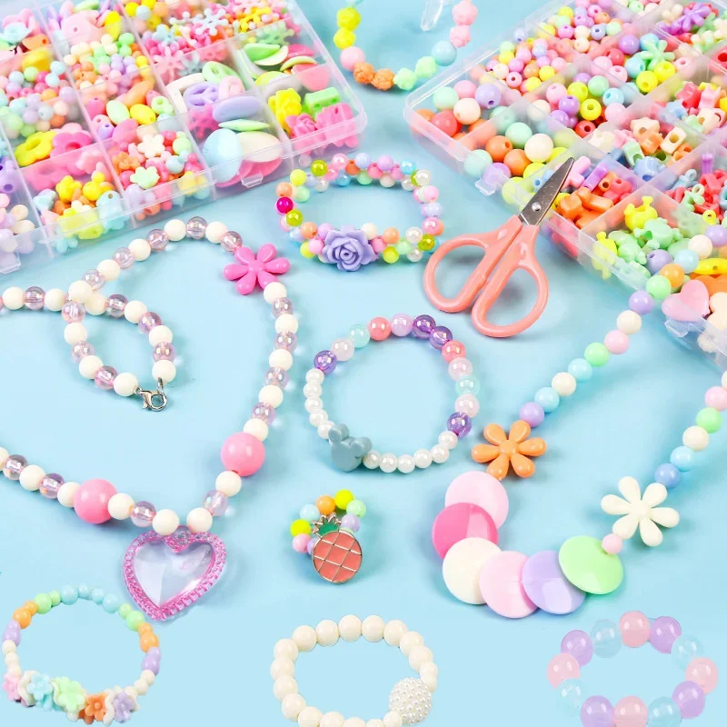 手作りおもちゃアクセサリー 700個入り 多種類 キッズDIYビーズセット 創造的な女の子向け 編み込みブレスレットと指輪 ジュエリー製作おもちゃ