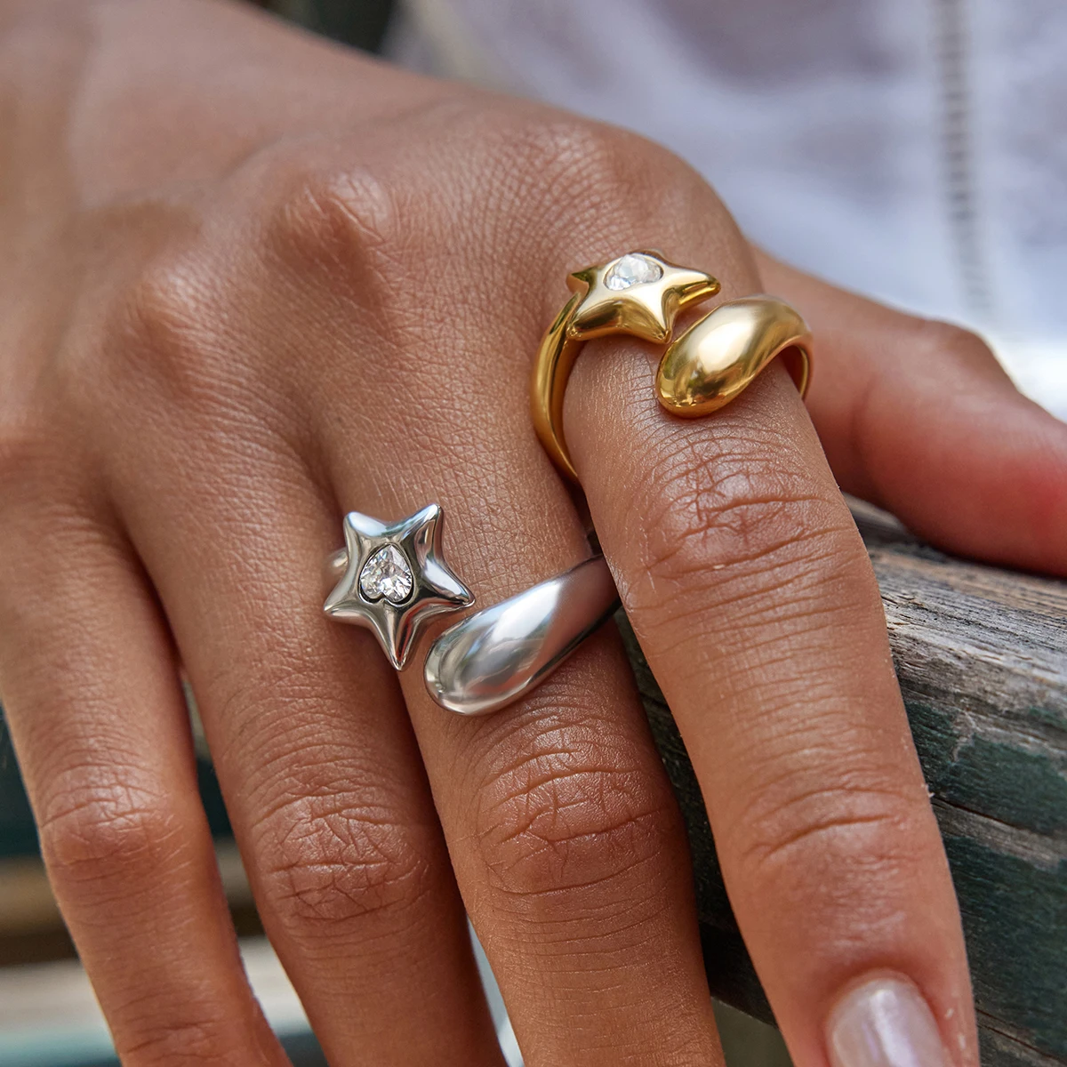 

AIKOER Designer's 18K Gold Color Plated Stainless Steel Heart-Shaped Rhinestone Pentagram Ring Stackable Star Women's Jewelry