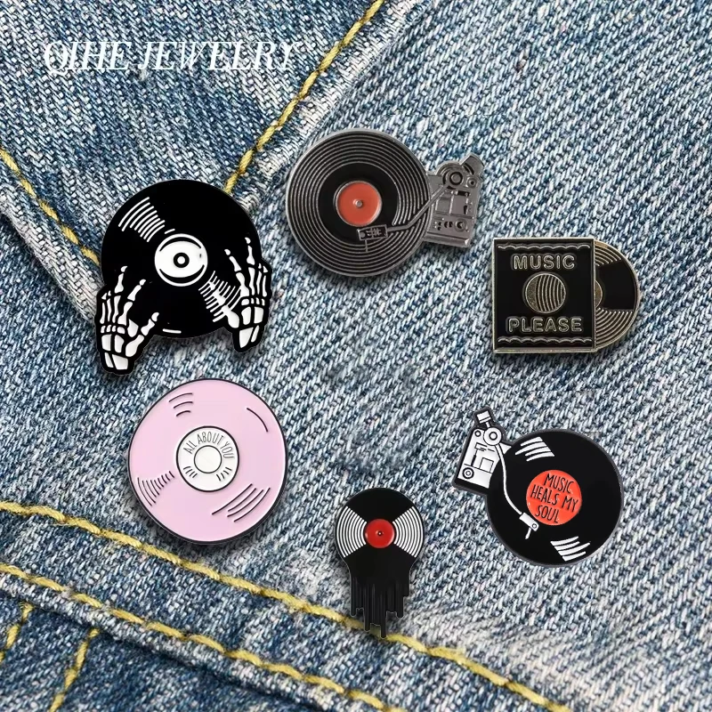 QIHE תכשיטי מוסיקה אמייל דש סיכות קלאסי פטיפון ויניל רשומות תגי סיכות אופנה סיכות מתנות לחברים סיטונאי