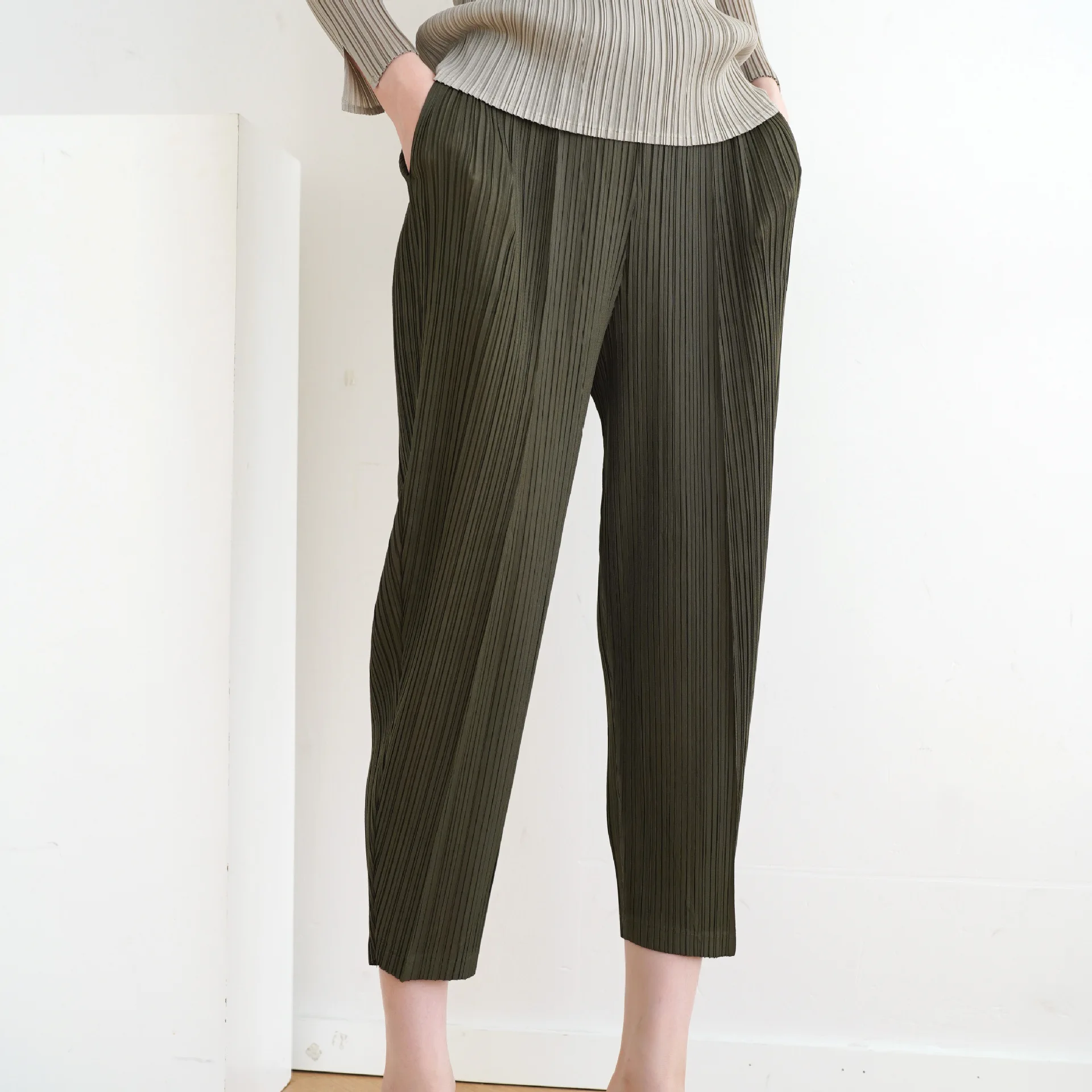 

Miyake Pleated Pants Women's 2023 Summer High-end Pleated Fashion Casual All-match Radish Pants Tapered Pants Legged Pants