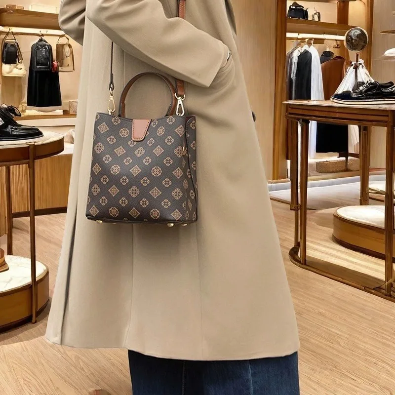 

CaringKleing Women's Large Capaci Leather Buet Bag Trendy New Fall Winter Soft Polyester Zipper Closure Commute