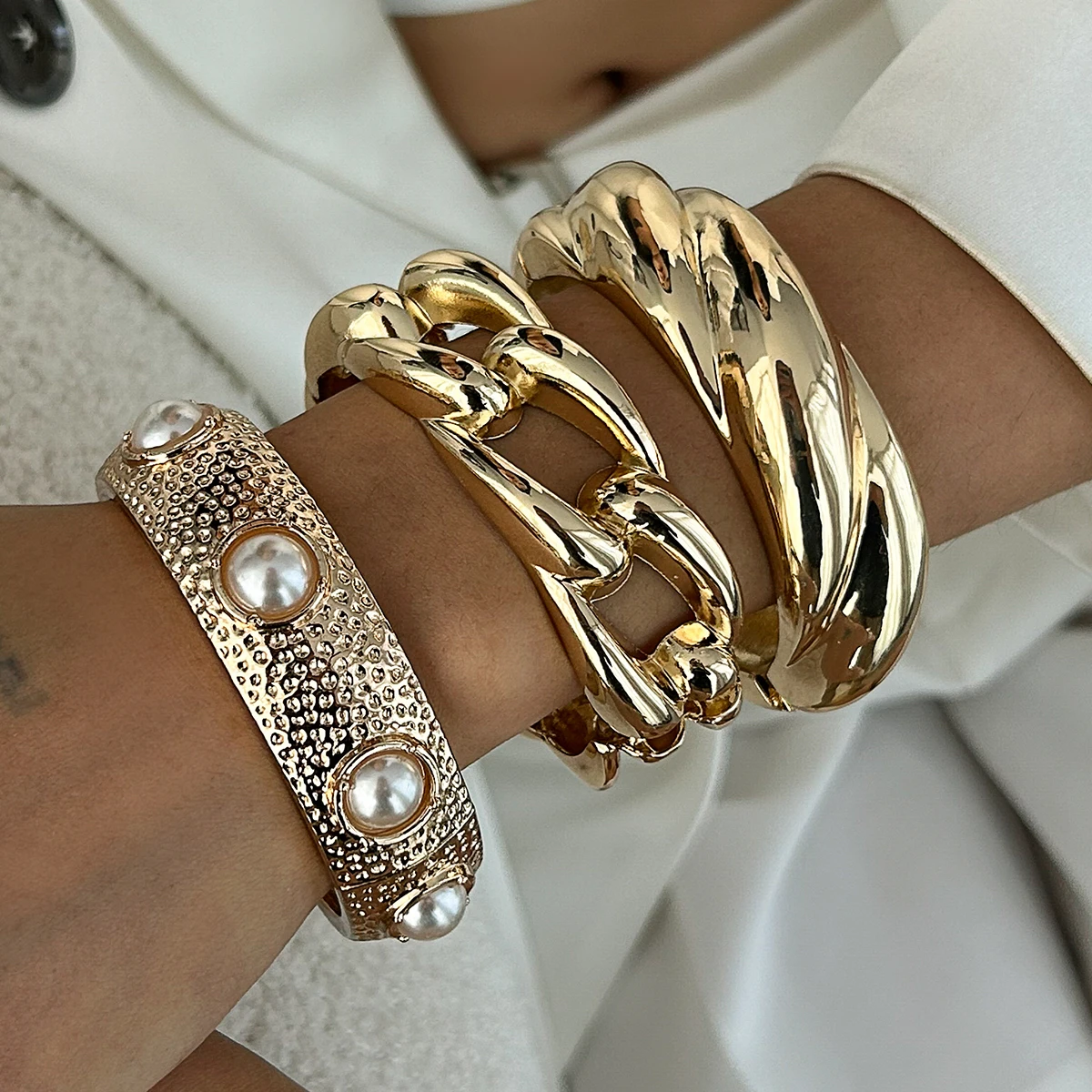 

PuRui Vintage Charm Twists Chain Shaped Bangle Bracelet Women Exaggerated Heavy Metal Spring Bangles Street Fashion Jewelry