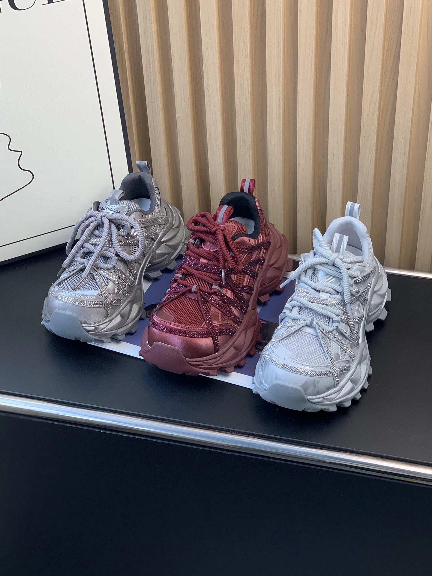 chaussures-de-sport-decontractees-pour-femmes-style-'dad'-nouvelle-collection-printemps-2026-respirantes-decorees-de-diamants-a-semelle-epaisse-style-retro-pour-la-course-a-pied