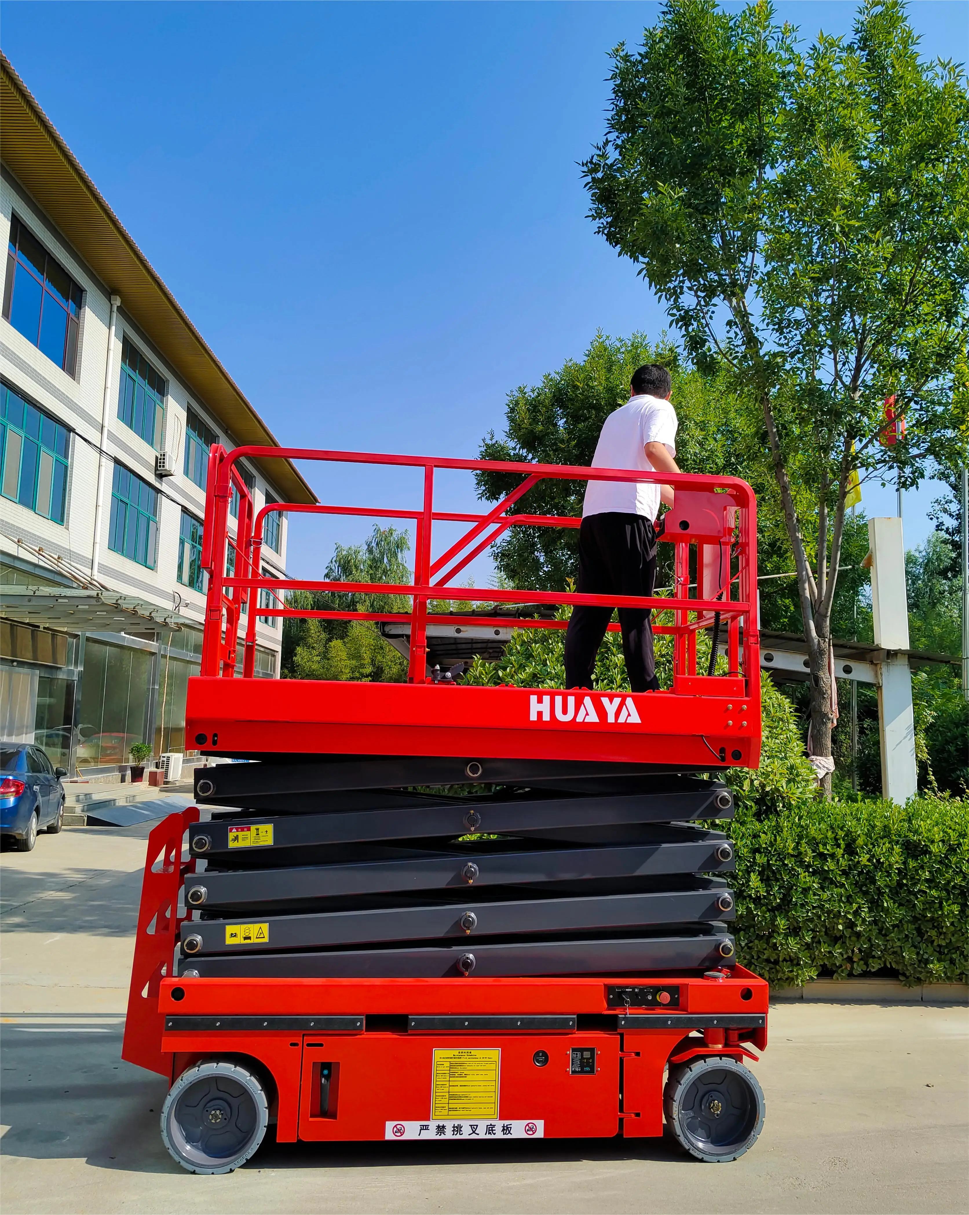 Factory Automatic 6-14M Factory Small Elevator Lift 350kg 500kg 800kg Aerial Scissor Type Hydraulic Stage Lift With MSDS