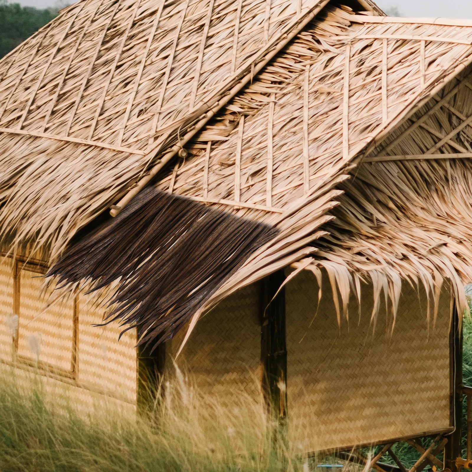 

Artificial Straw Roof Pe Material Natural Color Simulation Thatch Roll Garden Balcony Landscape Decoration Uv Fade Resistant