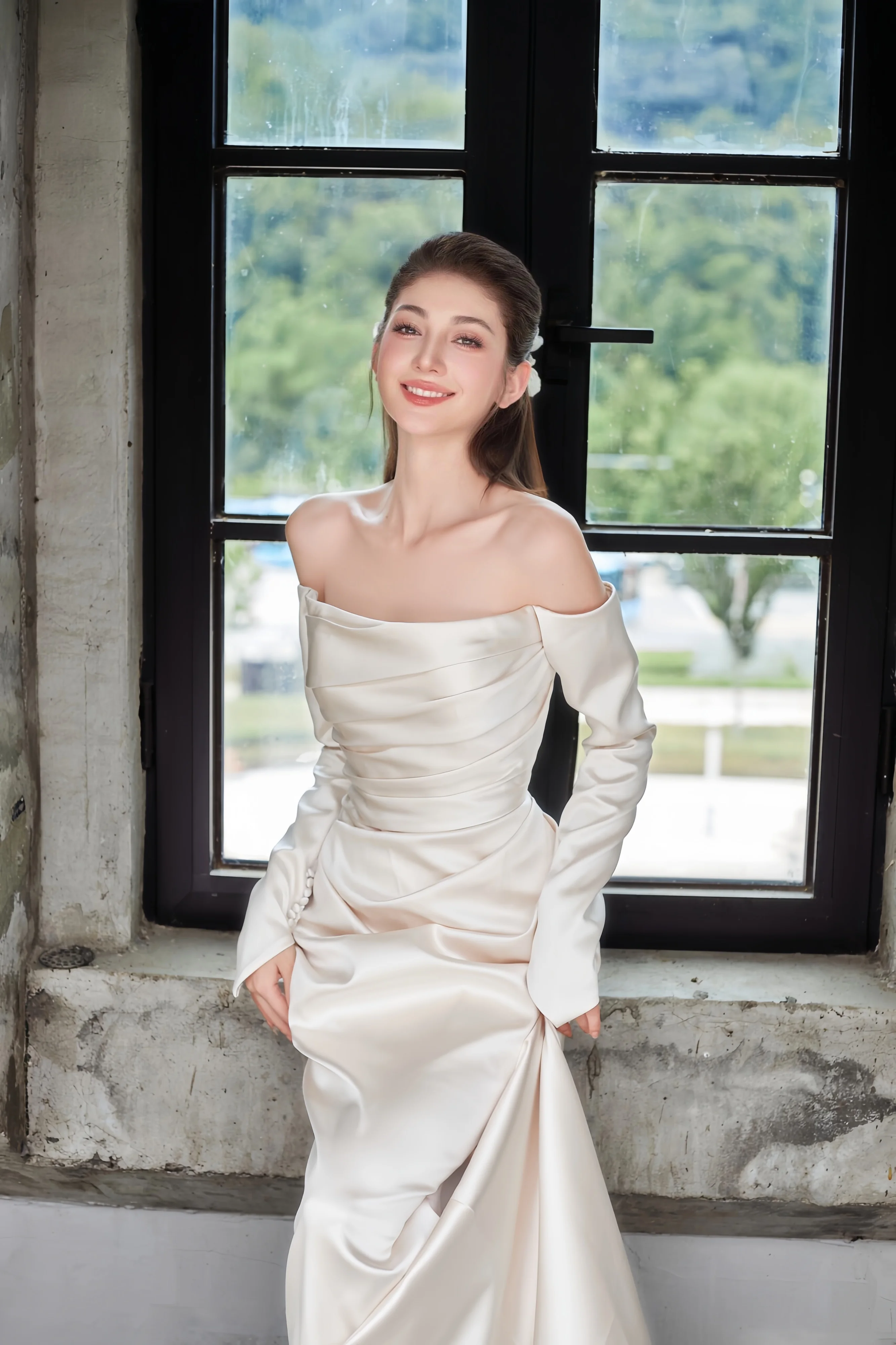 Elegant Ivory ชุดราตรีซาตินจีบตรง Maxi กระโปรงไหล่ตรงแขนยาว Backless Celebrity Prom ชุด