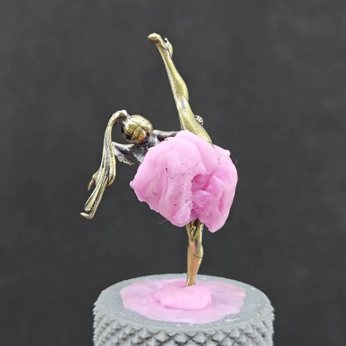 Estatuilla de niña de latón de pie, Pose dividida, adorno de escritorio en miniatura acrobático, decoración coleccionable para el hogar