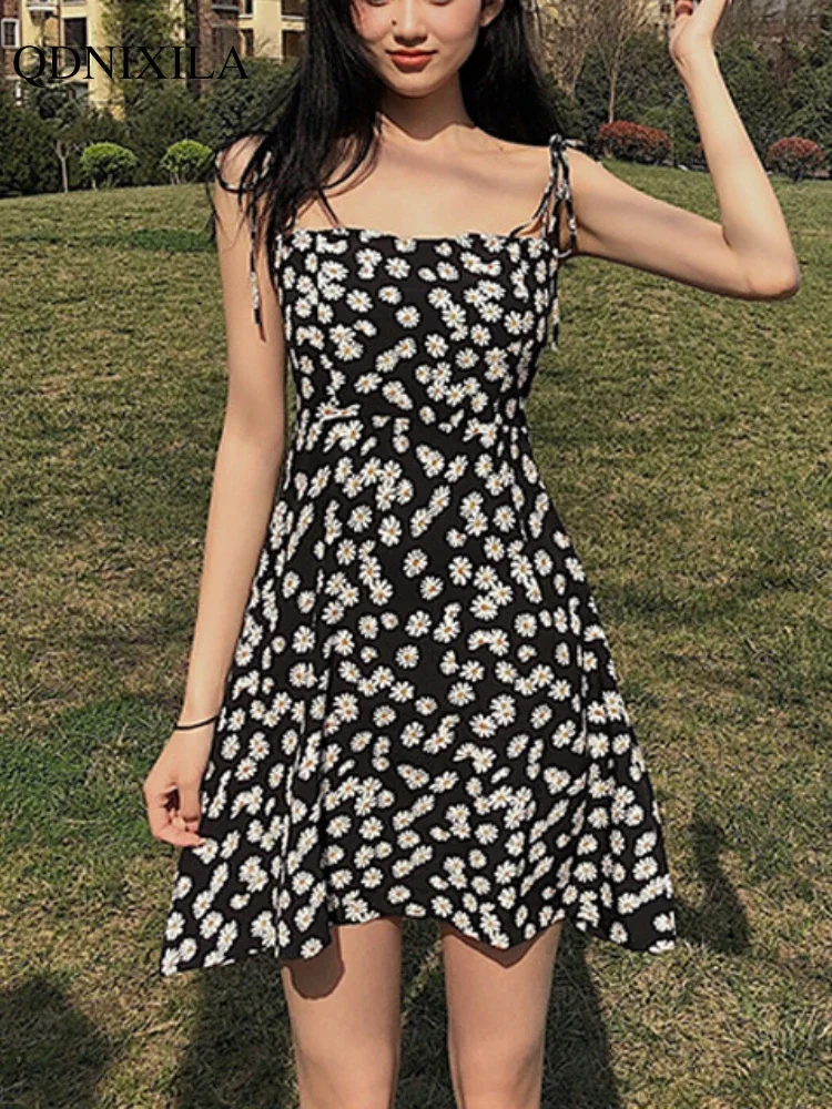 Sommer 2024 Blumen druck Damen kleid Vintage Französisch elegant lässig hohe Taille dünn schulter frei ärmellose Midi Slip Kleider