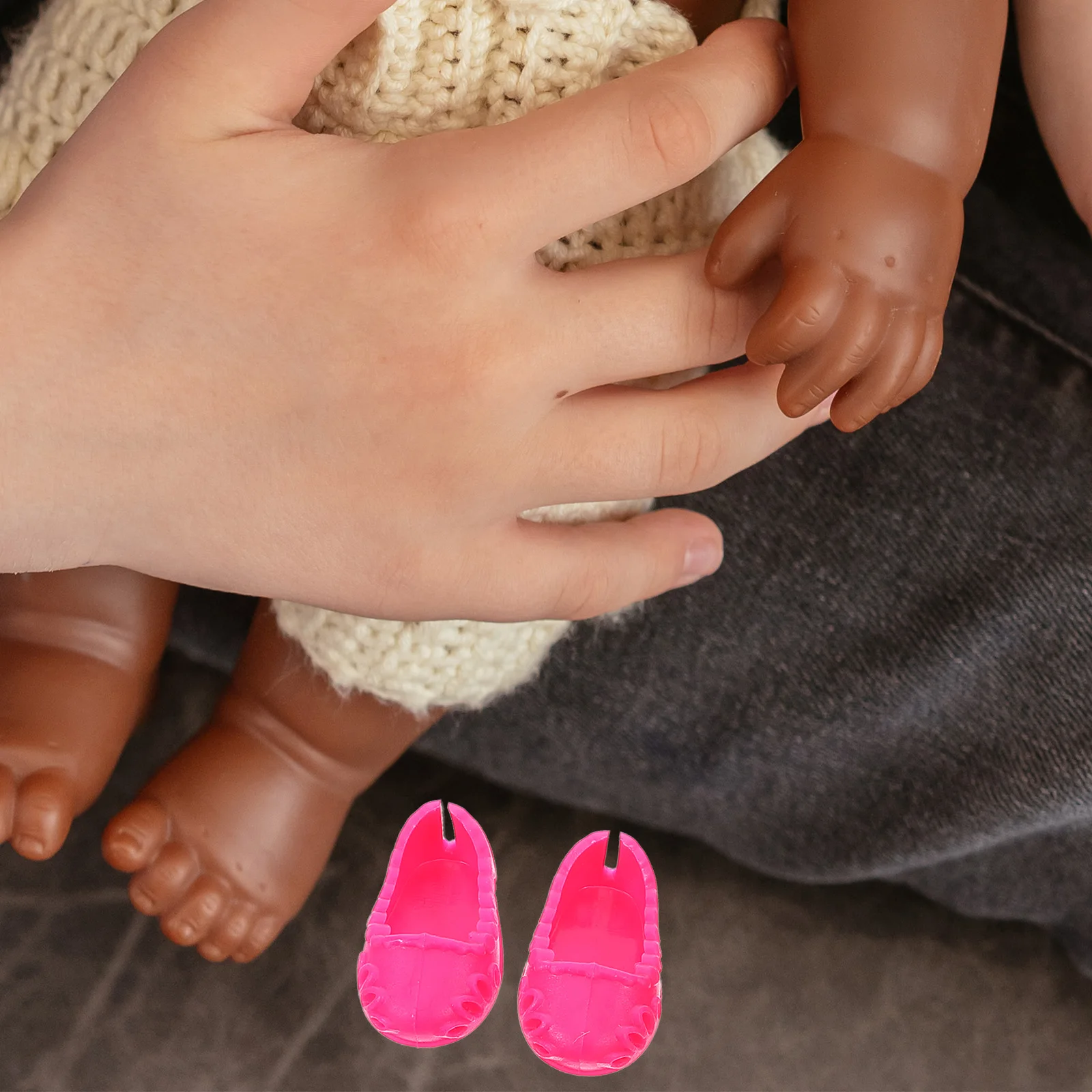 

Cute Mini Shoes 6 Pairs 17cm Flat Sole Black Red Pink White Gold Toy House Accessories Simulated Plastic Shoe Decors