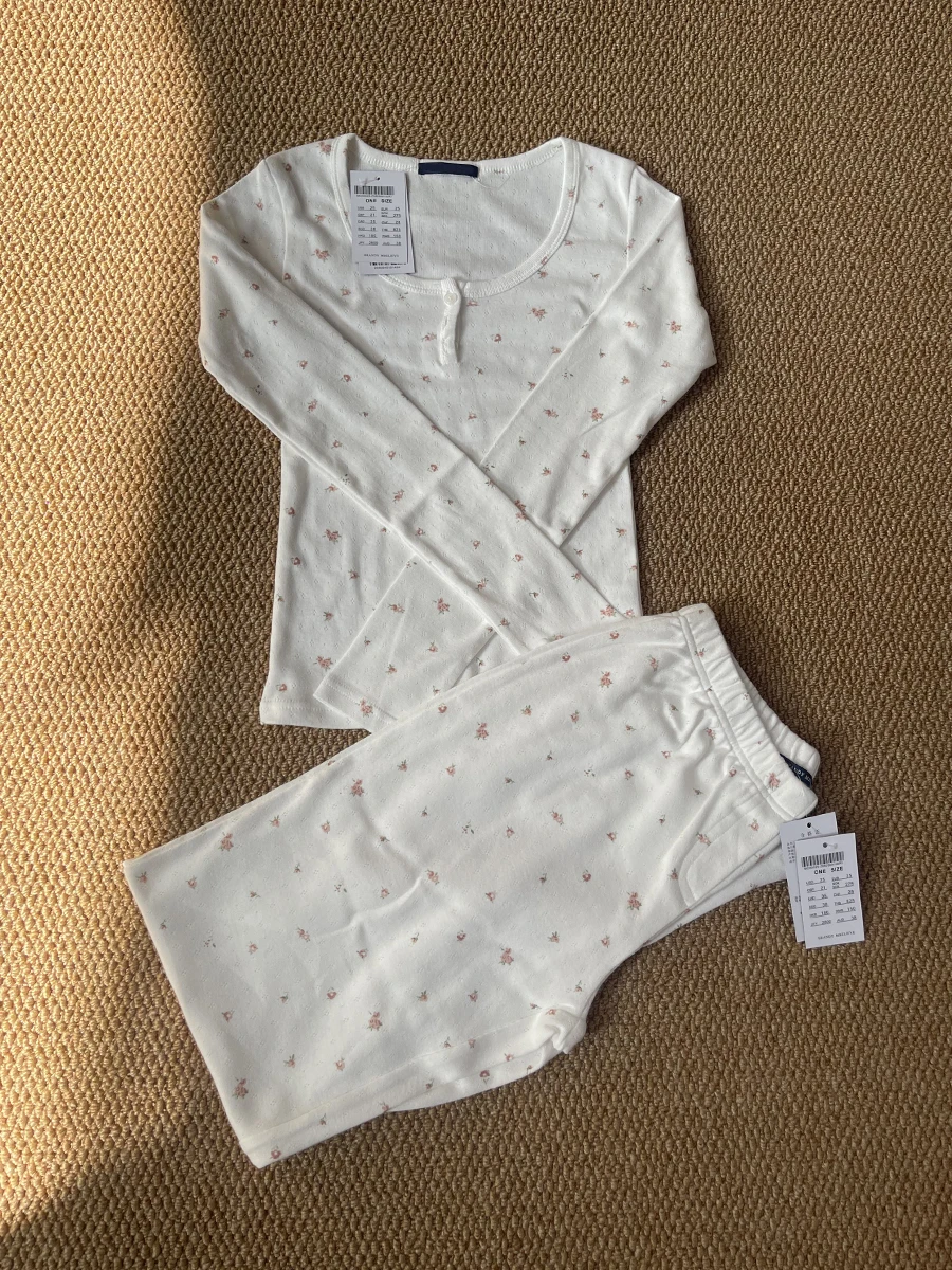 Red Floral Eyelet T-shirt Pant Pajama Set Woman Buttons Long Sleeve Tee+Elastic Waist Straight Trousers Cotton Home 2 Piece Sets