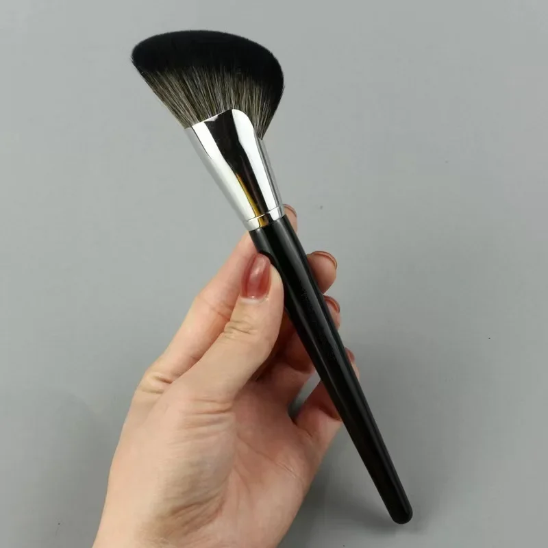 Pennello per trucco Testa obliqua Fondotinta Correttore Bronzer Scolpire Pennello per cipria Base per il viso Trucco Strumenti professionali di bellezza