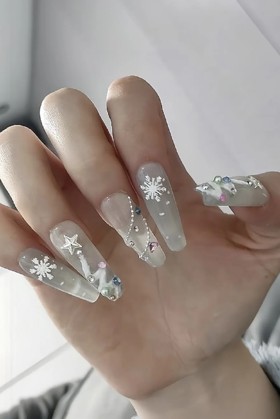 10pcs Handmade Press on Nails Christmas Tree Snowman Design Wearable 3D Cartoon Short Fake Nails Christmas Gift for Girls Set