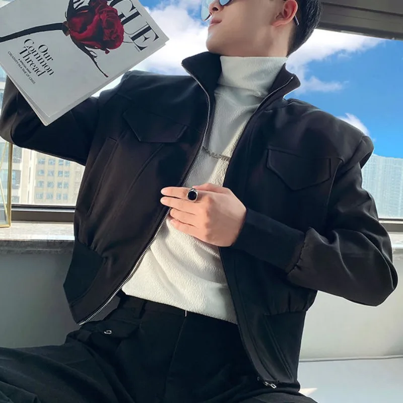 เสื้อแจ็คเก็ตสั้นทรงปกทันสมัยสำหรับผู้ชาย สไตล์เกาหลี ระดับไฮเอนด์ ลำลอง เอวสูง เสื้อโค้ท unisex ฤดูใบไม้ร่วง สีเขียวใหม่เก๋ไก๋ เสื้อคลุมสำหรับงานปาร์ตี้