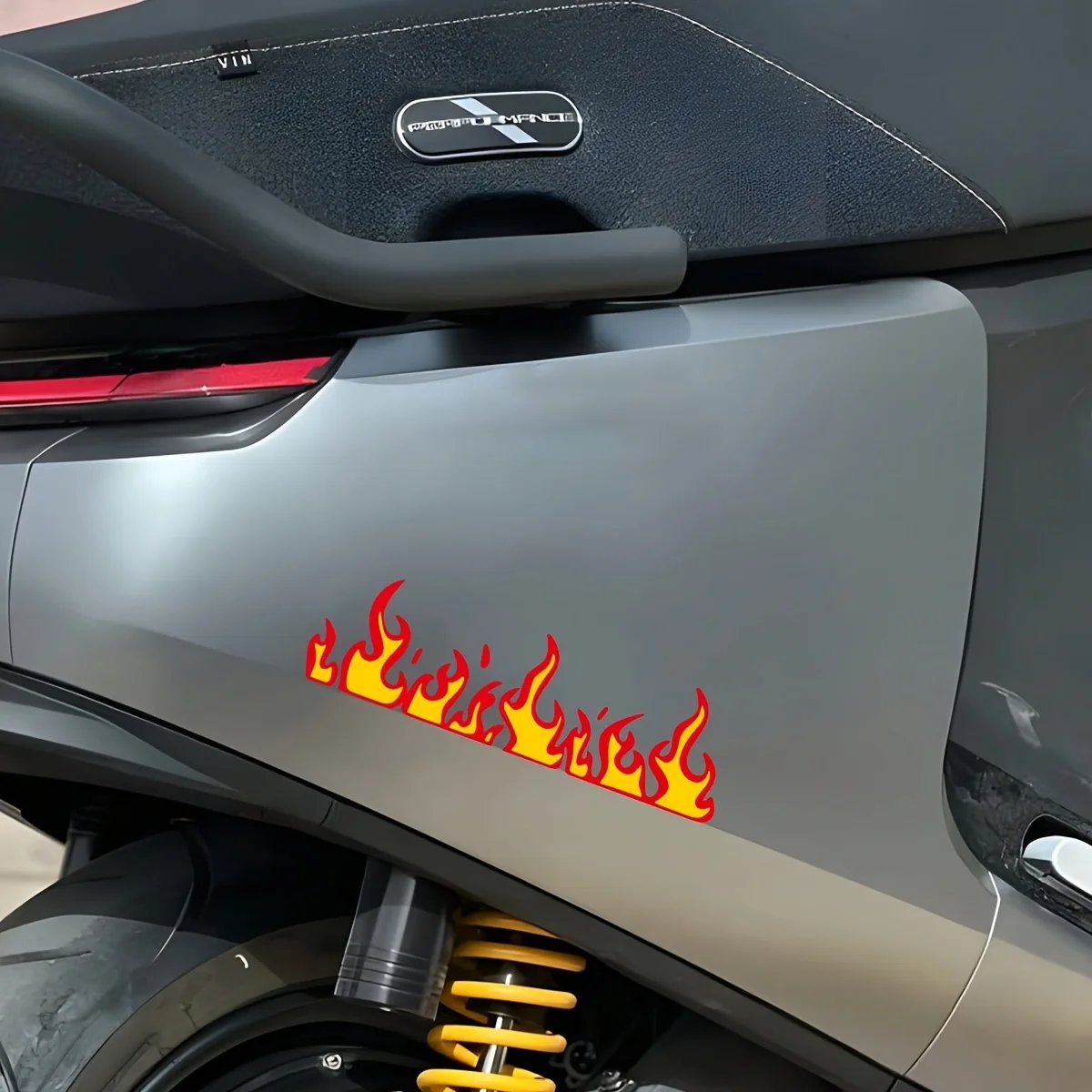 Colorful Flame Pattern Vinyl Car Sticker, Fashion Racing Style Decal for Motorcycle, Bicycle Frame, Universal Vehicle Decor