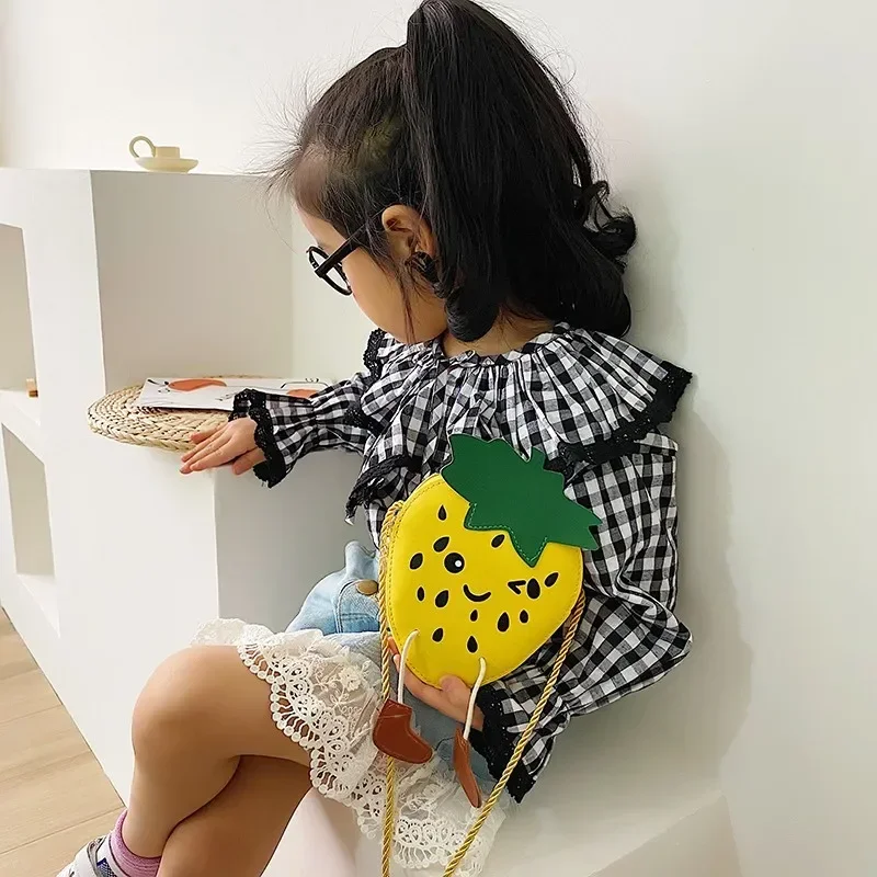 Crianças menina dos desenhos animados morango pequena bolsa de ombro bonito frutas armazenamento crossbody sacos do mensageiro crianças sacos elípticos