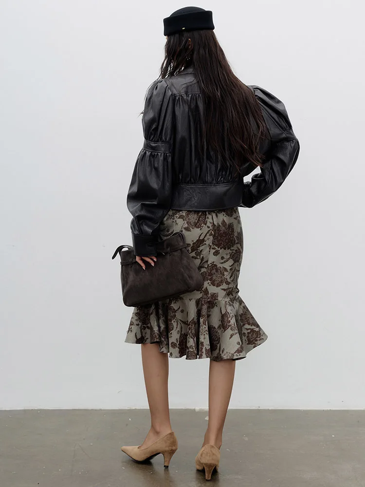 [EAM] Vintage PU Leather Cropped Jacket New Lapel Long Puff Bubble Sleeve Women Coat Fashion Tide Spring Autumn 2026 1DJ9713