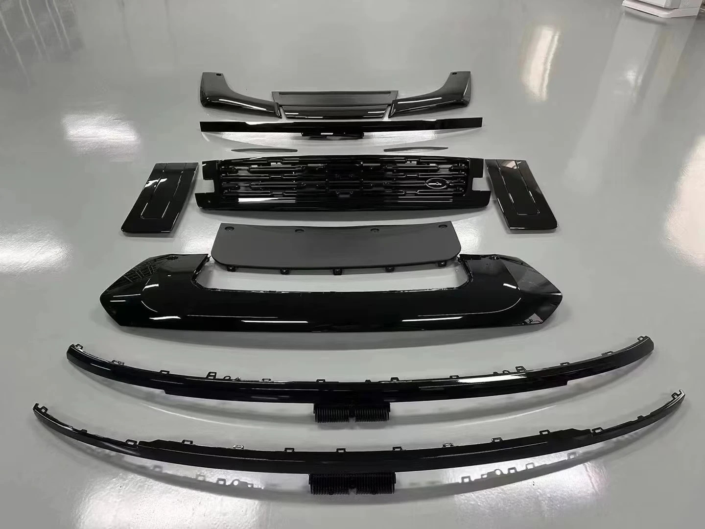 

Durable ForLandRover Range Rover Vogue 2023 Black Body Grille Kit Sporty BODYKIT