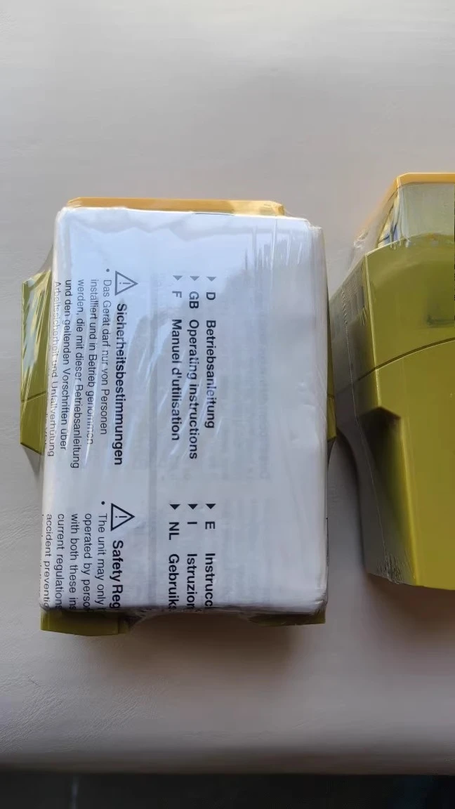 

safety relay X3.1 774322 voltage 240V Germany imported new original