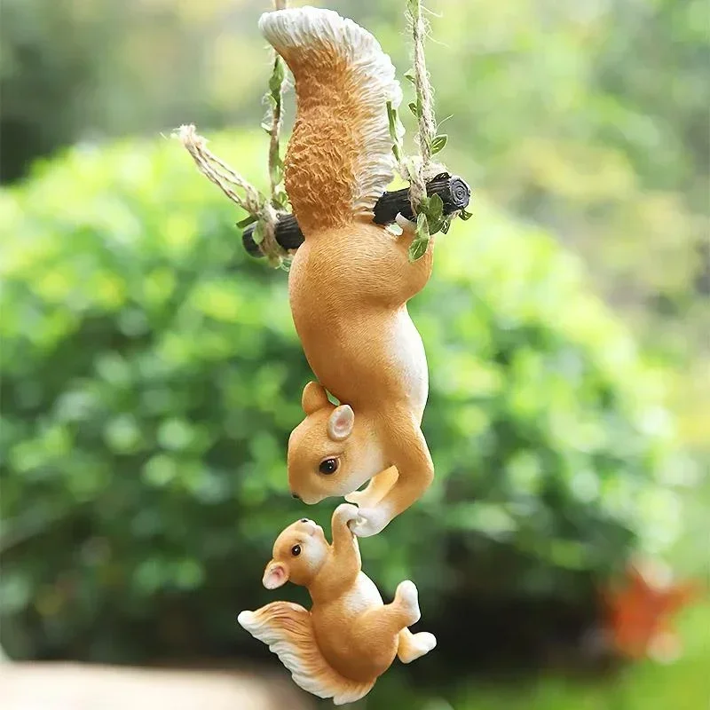 

Cute Squirrel Climbing Sculpture Squirrel Parent-Child Resin Crafts Outdoor Garden Balcony Courtyard Hanging Decoration