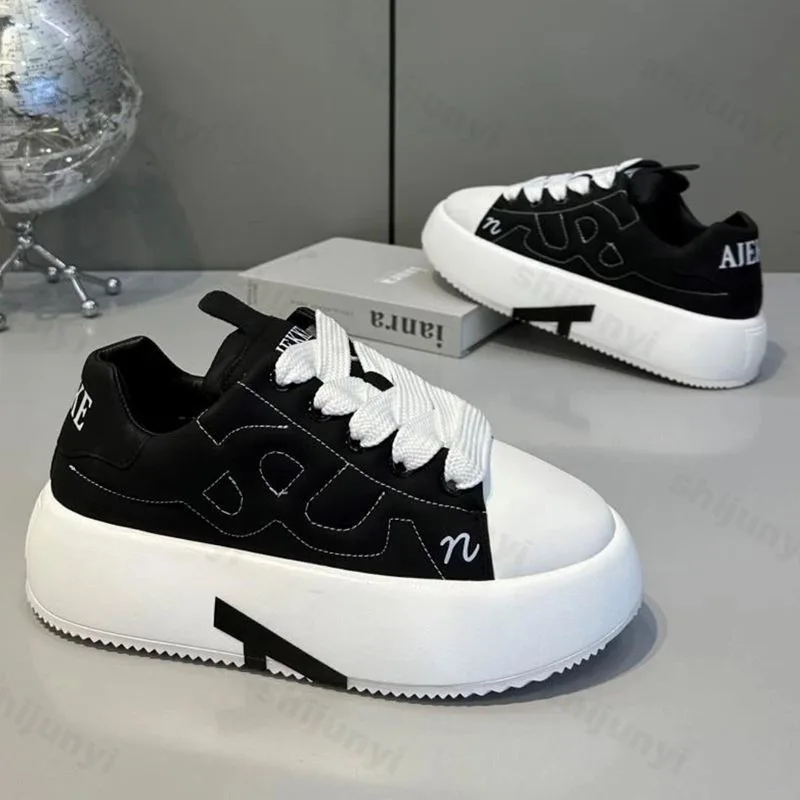Men's Sneakers Round Toe 2025 Autumn New Products Lace-up Casual Shoes Solid Color Personalized Fashion Chunky Board Shoes
