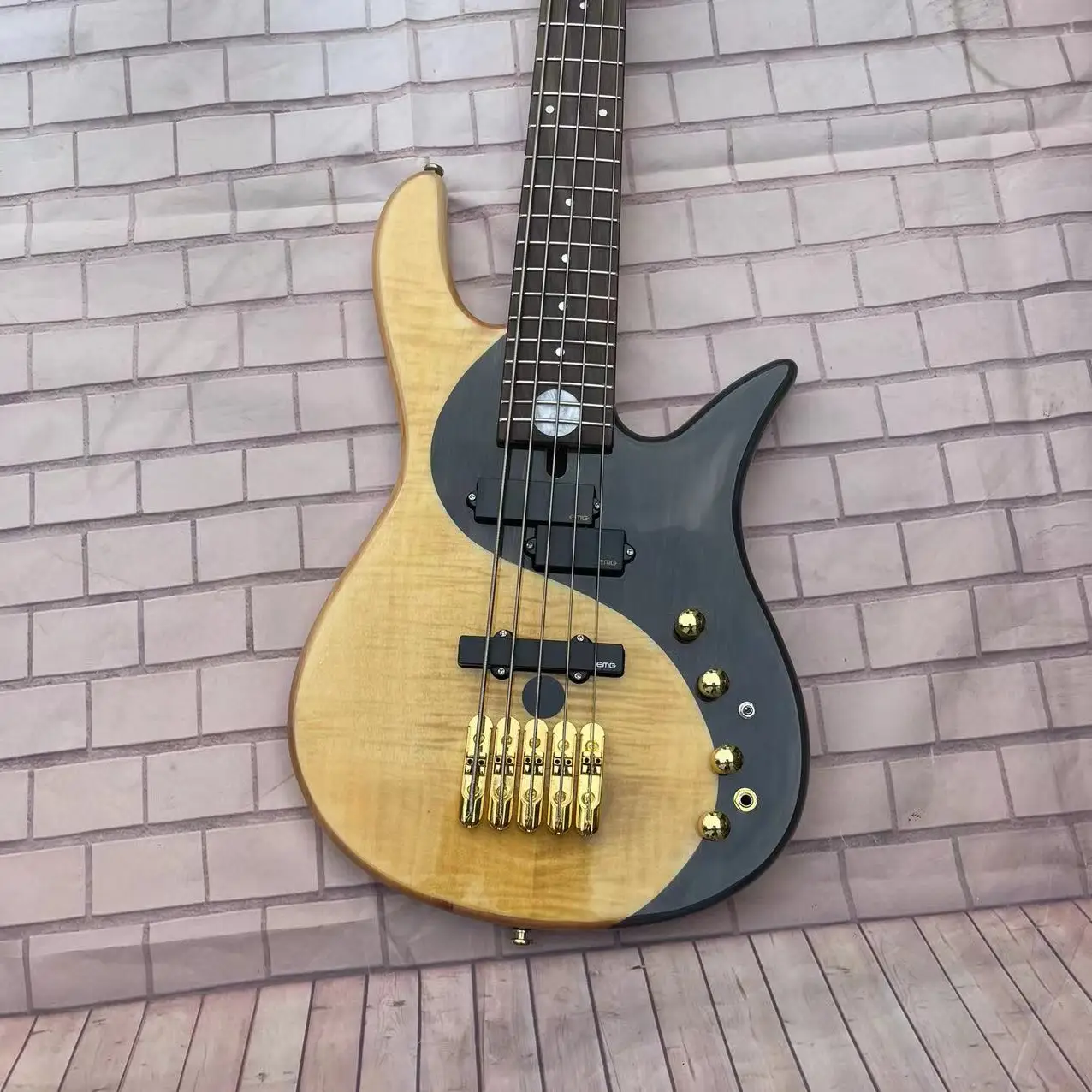 Electric bass 5-string Tai Chi Butterfly style bass, with a natural wood color alder body, maple neck, rosewood fingerboard, fac