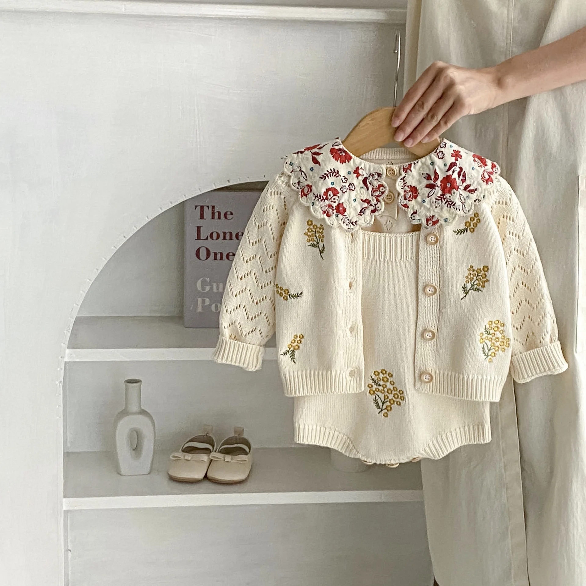 

2024 Spring Baby Girls 2PCS Clothes Set Cotton Knitted Flower Embroidery Romper Long Sleeve Coat Suit Infant Girls Outfit