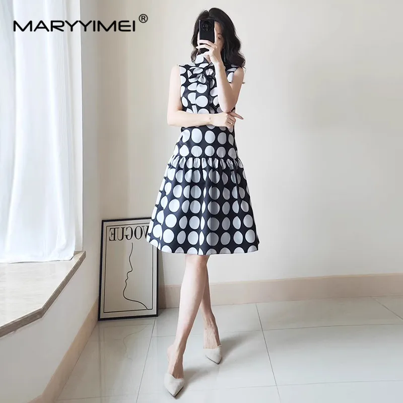 MARYYIMEI New Fashion Designer Women's 2024 Spring New Black And White Printed Polka Dot Sleeveless Lace-Up Ball Gown Dress image 2