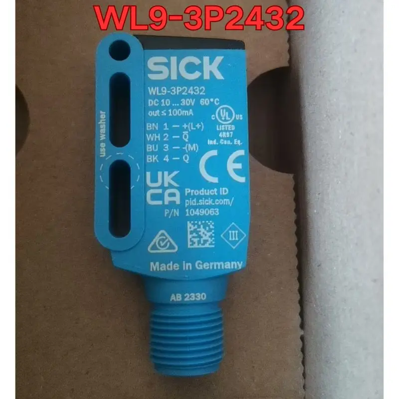 New WL9-3P2432 photoelectric sensor