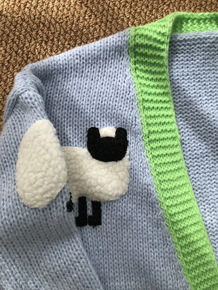 รูปแบบแกะ Chunky เสื้อสเวตเตอร์ถักปุ่มด้านหน้าน่ารักการ์ตูนเสื้อกันหนาวแขนยาว V คอฤดูใบไม้ร่วงผู้หญิงจัมเปอร์เสื้อถัก