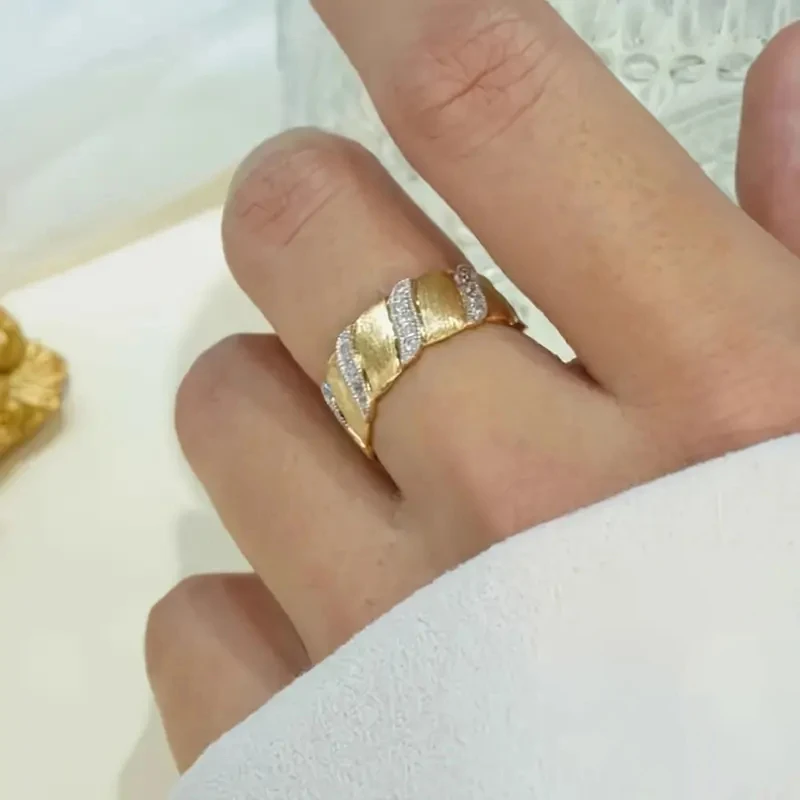 Huitan Zweifarbiger Damenring mit glänzendem CZ-Edelstein, modisches Party-Accessoire, edle Hochzeit, Verlobung, vielseitiger eleganter Damenschmuck – Detail 4