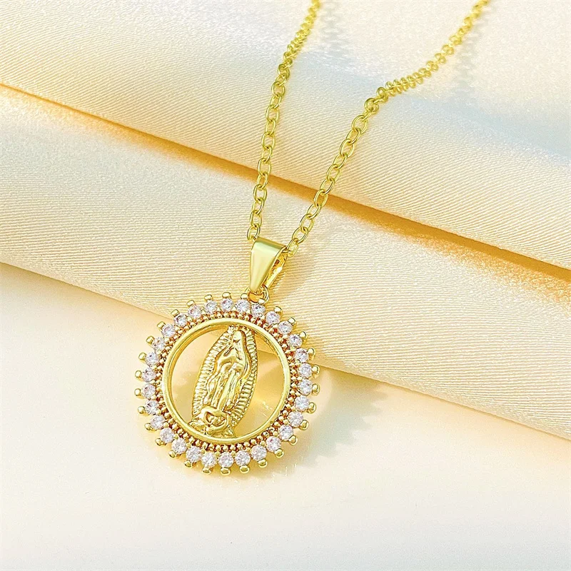 (Copper Micropaved) Exquisite Virgin Mary Portrait Necklace with Zircon Round Pendant for Women