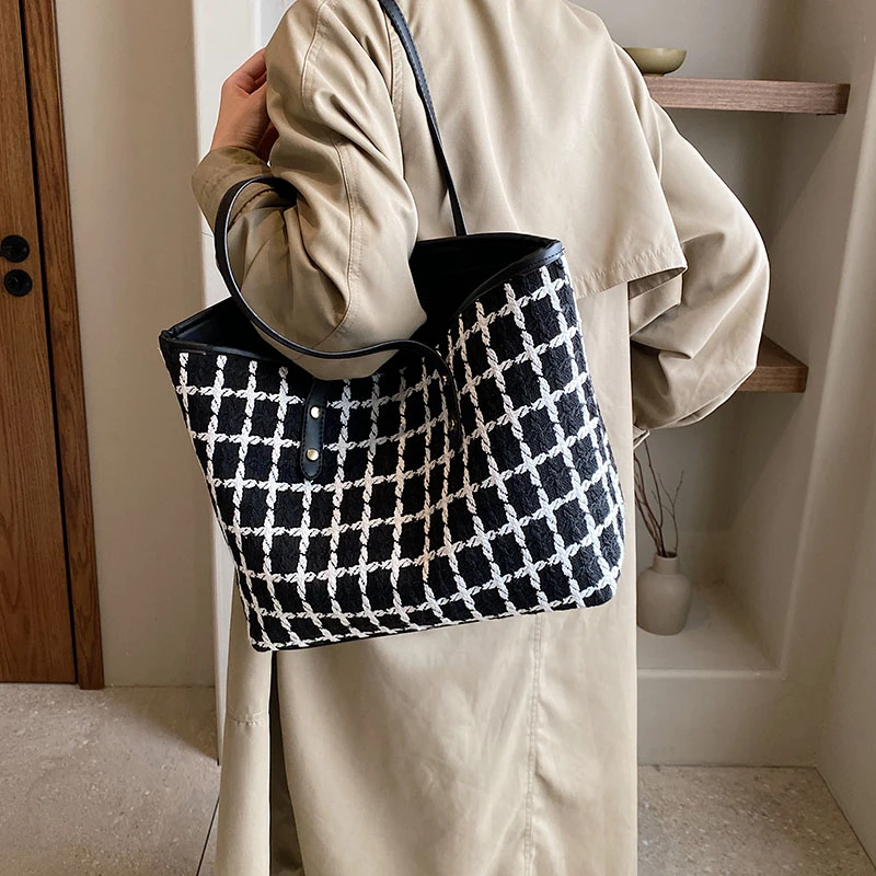 

Large Capacity Women's New Fashion Versatile Single Shoulder Tote Bag Trendy Simple Checker Commuter Storage Bags