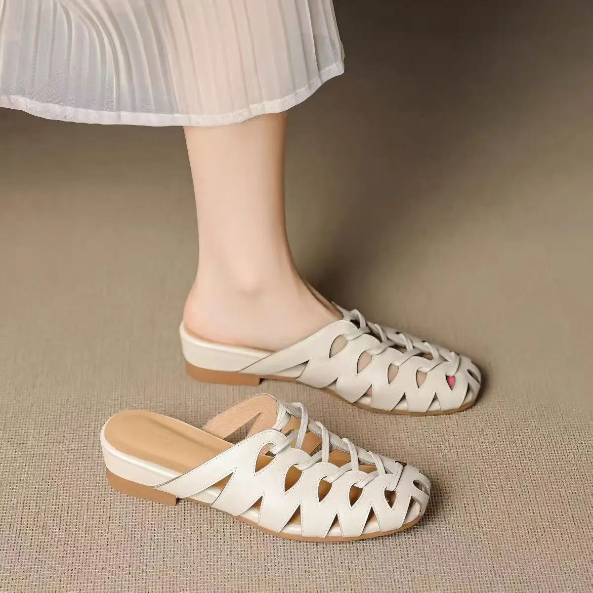 

Женские летние новые полутапочки Baotou, нескользящие дышащие уличные тапочки на мягкой подошве, сандалии на плоской подошве с круглым носком