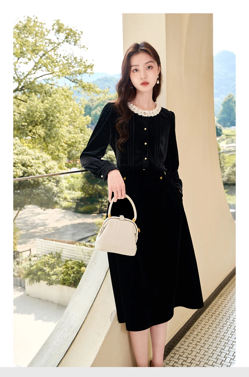 Camicetta da donna in raso di seta di gelso naturale con colletto in pizzo e maniche lunghe. Abbigliamento da donna elegante e lussuoso Comodo
