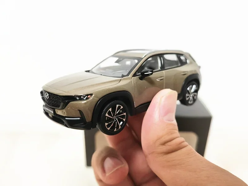 

Литой в масштабе 1:43 Масштаб 2023 Mazda CX50 MAZDA SUV модель автомобиля из сплава игрушечный коллекционный орнамент