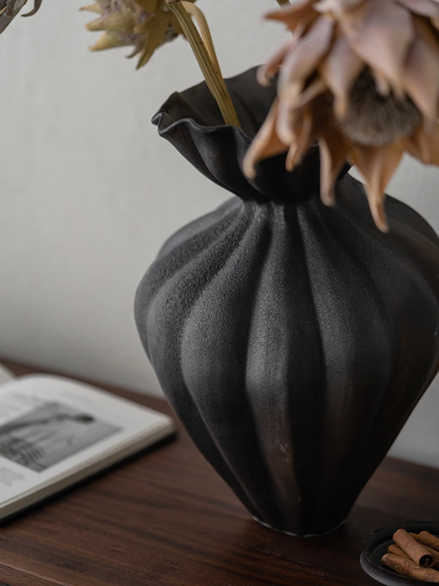 Modern Simplicity Vase Wabi-Sabi Style Black Vase Creative Home Decor Irregular Shape Vase Living Room Tabletop Decorated Vase