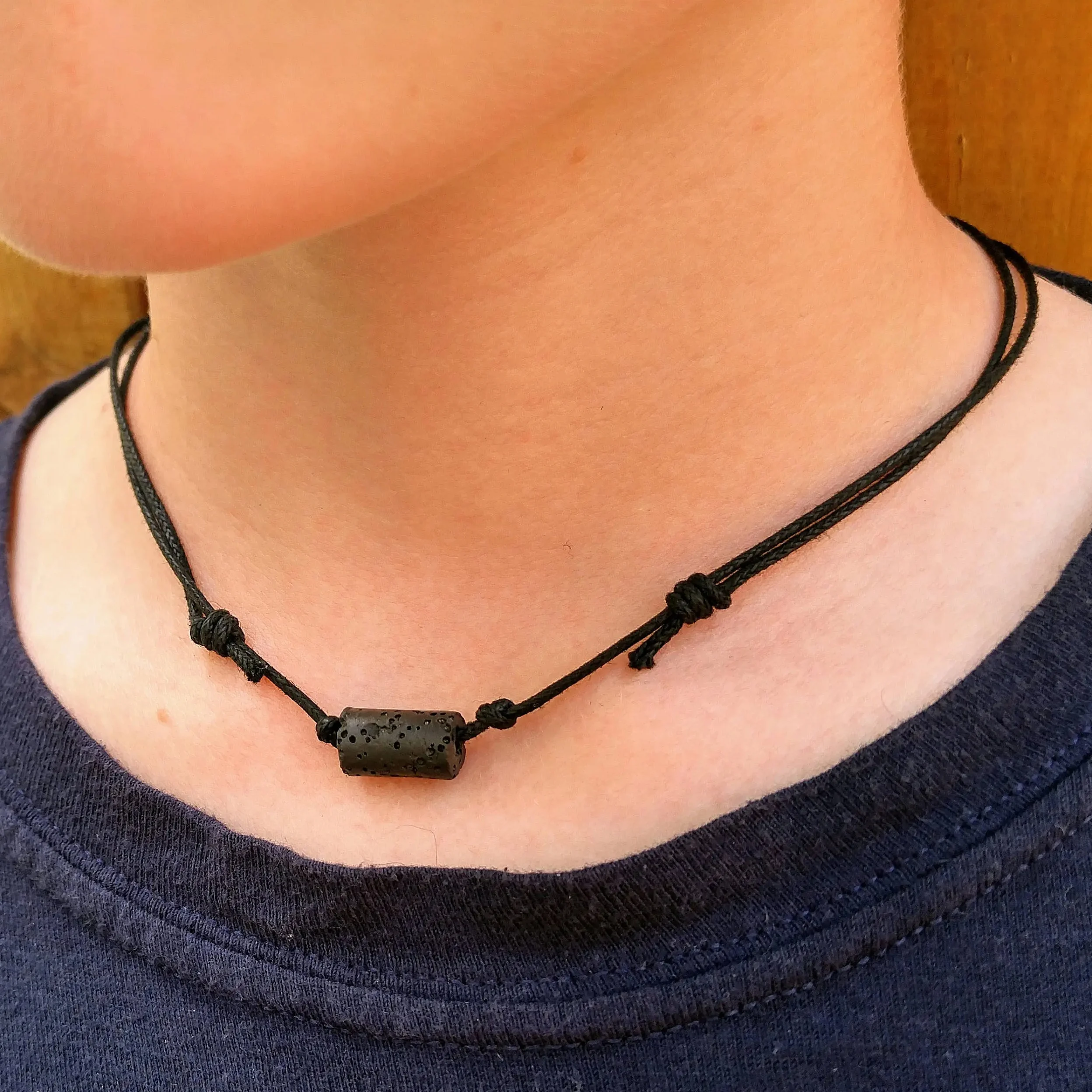 Männliche und verstellbare Lava-Halskette für Herren, Diffusor-Halskette für ätherische Öle, Strand-Halskette, Boho-Halskette, 1 Stück