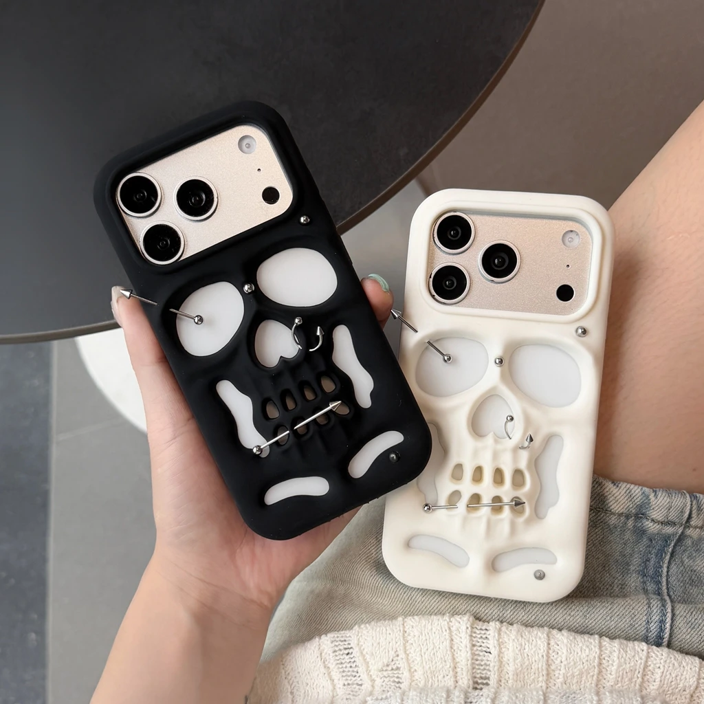 Kreative, ausgehöhlte Schädel- und Skelett-Metallnieten-Dekoration, stoßfeste Silikon-Handyhülle für iPhone 18 17 16 15 Pro Max