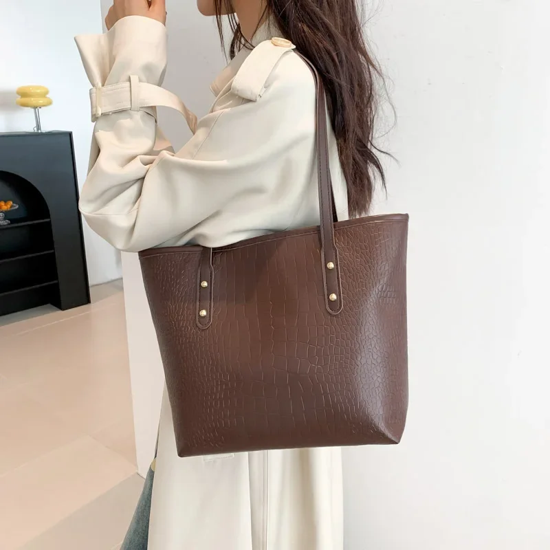 

B Autumn Winter New Retro Fashion Large Capacity Tote Shoulder Bag Fashion Simple Commuting Designer Luxury Shoulder Bag Handbag