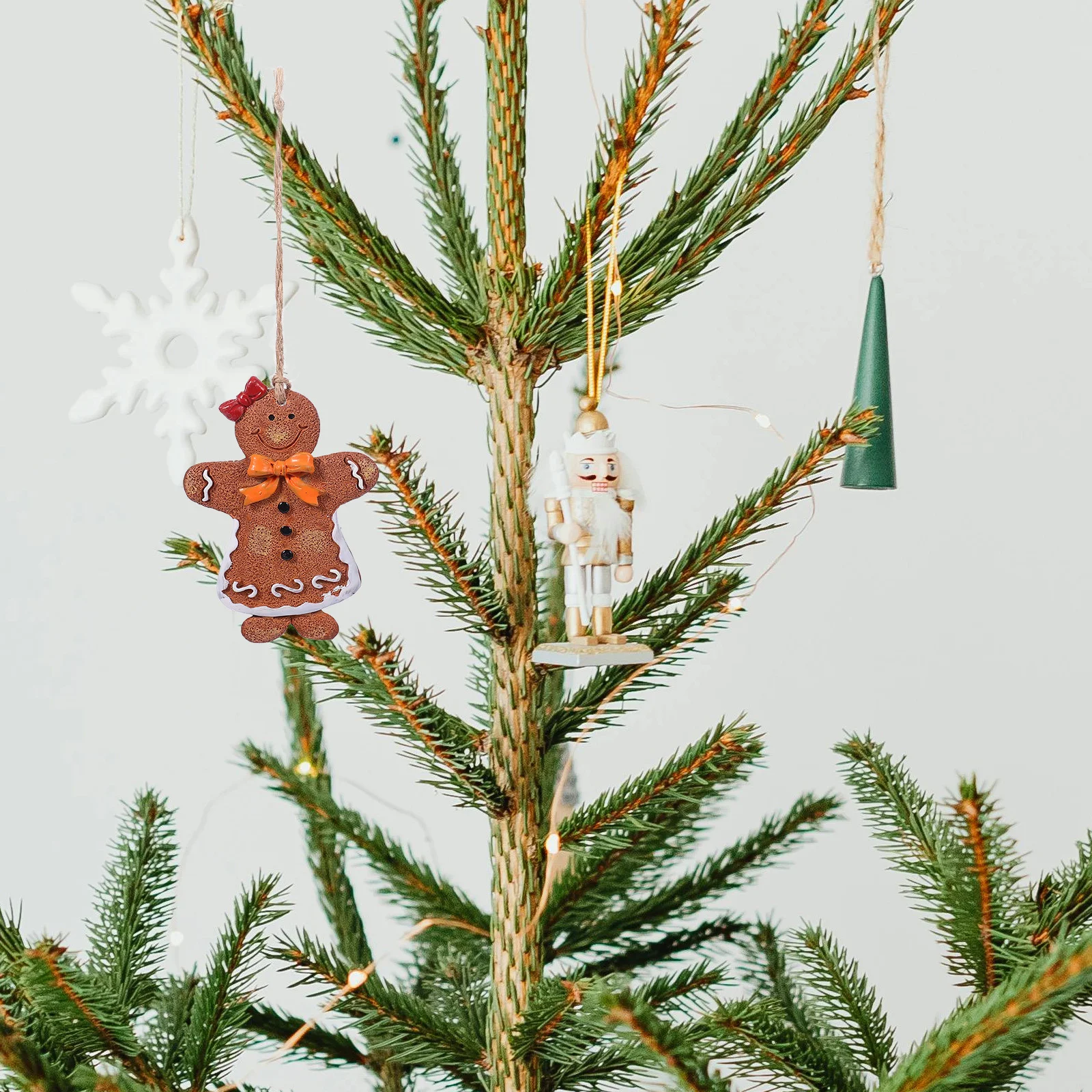 

2Pcs Xmas Gingerbread Man Hanging Ornaments Christmas Tree Decoration Holiday Party Decor Christmas Home Indoor Outdoor Decor