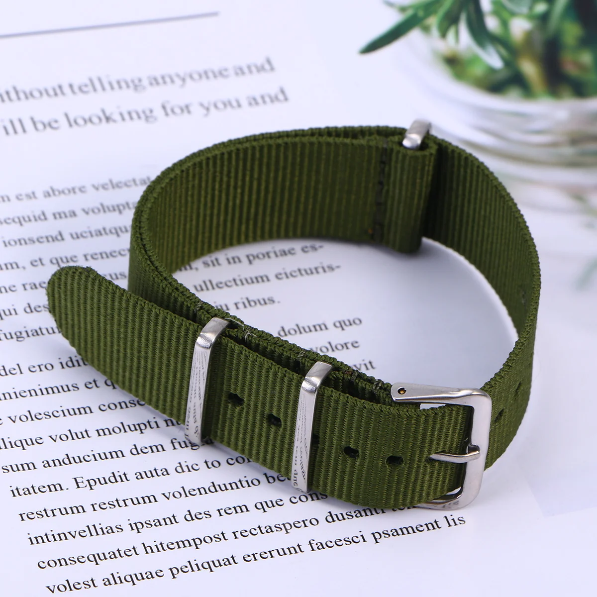 

Nylon Watch Strap 22Mm Heavy Duty Woven Band Breathable Soft Skin-Friendly Replacement For Men Army Green