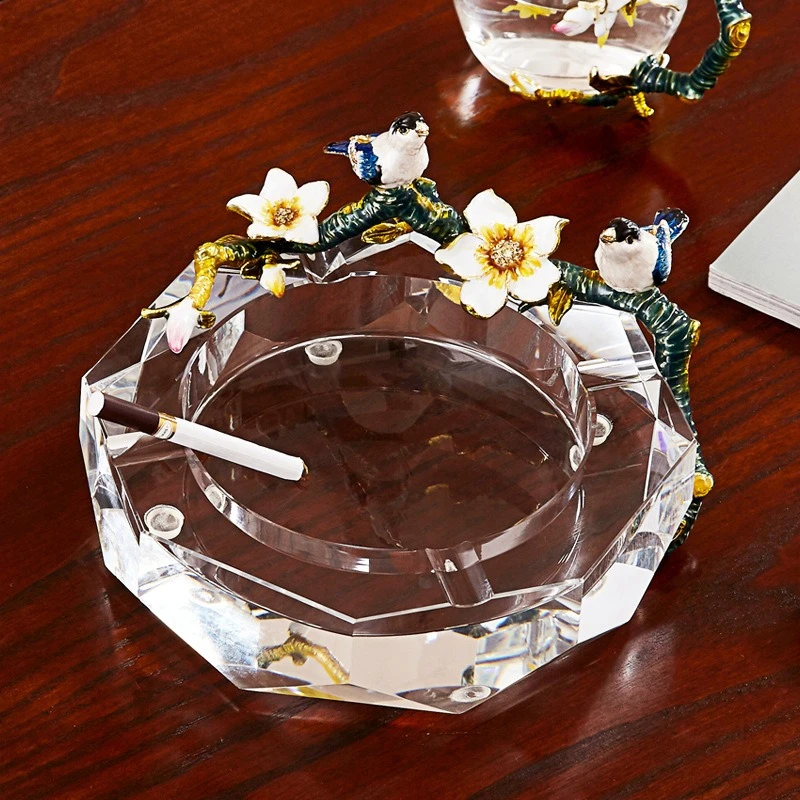 Creative high-transparency glass ashtray, living room home fashion personality light luxury, office decoration ornament