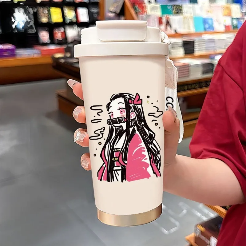 Caneca isolada Demon Slayer Cartoon Anime Agatsuma Zenitsu Kochou Shinobu para homens e mulheres, copo de palha elegante de grande capacidade