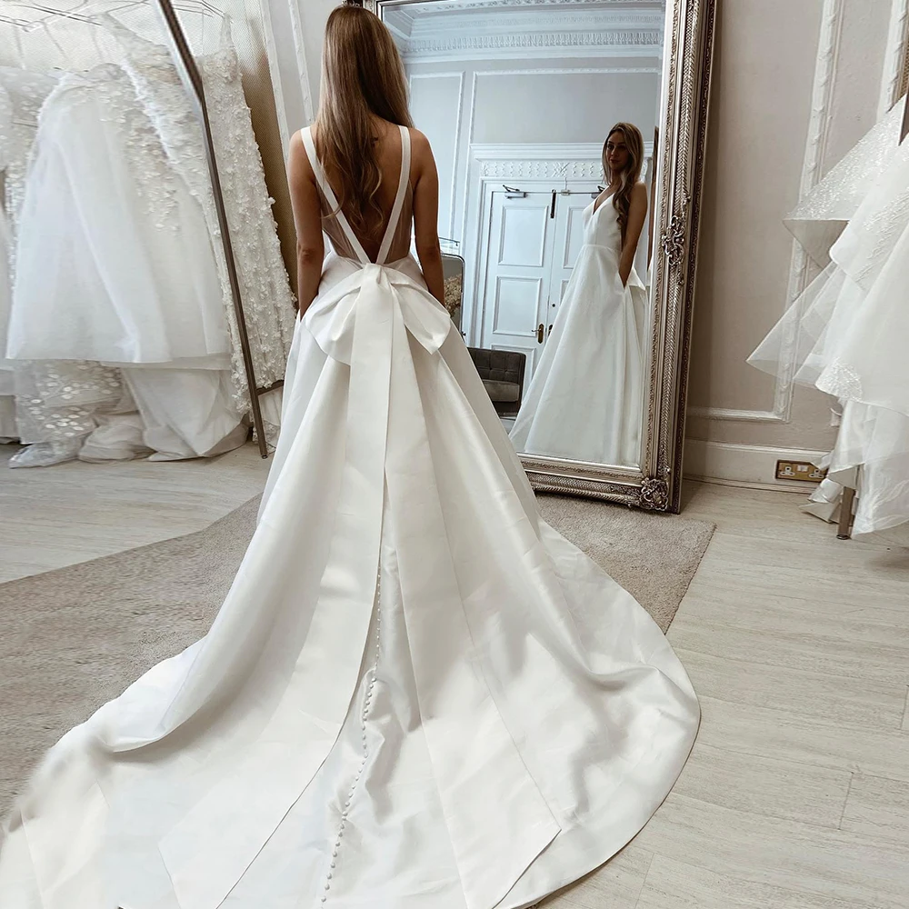 Robes de mariée en satin pour femmes, col en V, dos nu, sexy, quel que soit le bouton, train de balayage, robe de mariée élégante, 2022