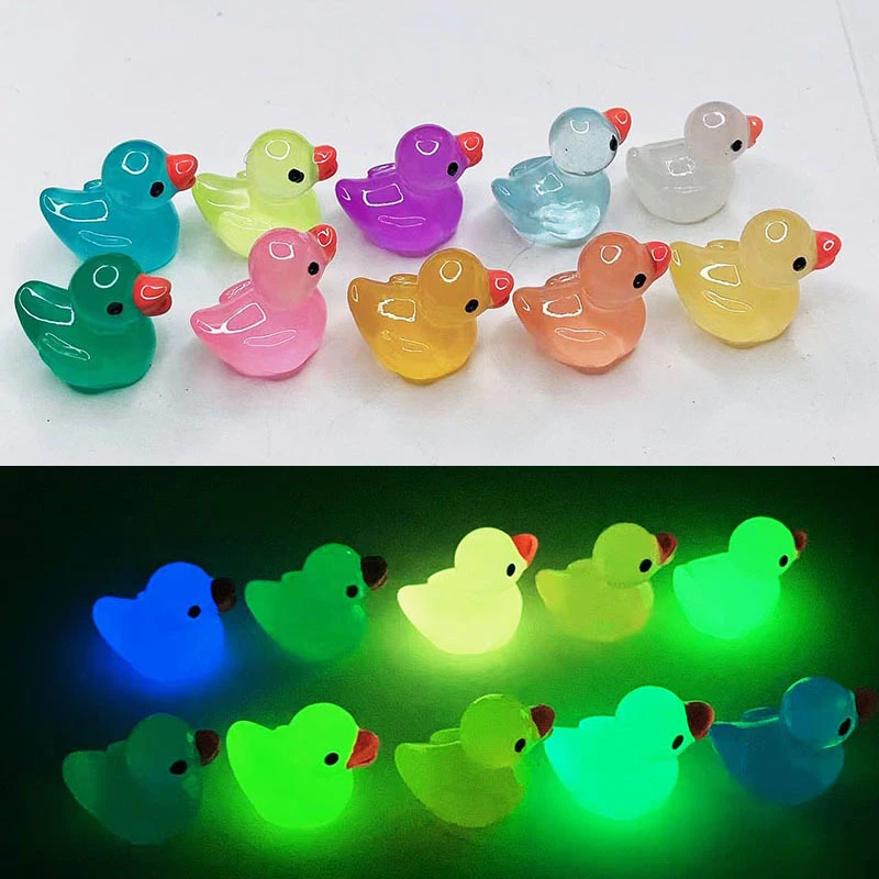 10pcs Cartoon Mini fluorescente anatra ornamento figure in miniatura piccola anatra resina artigianato Micro paesaggio decorazione casa delle bambole