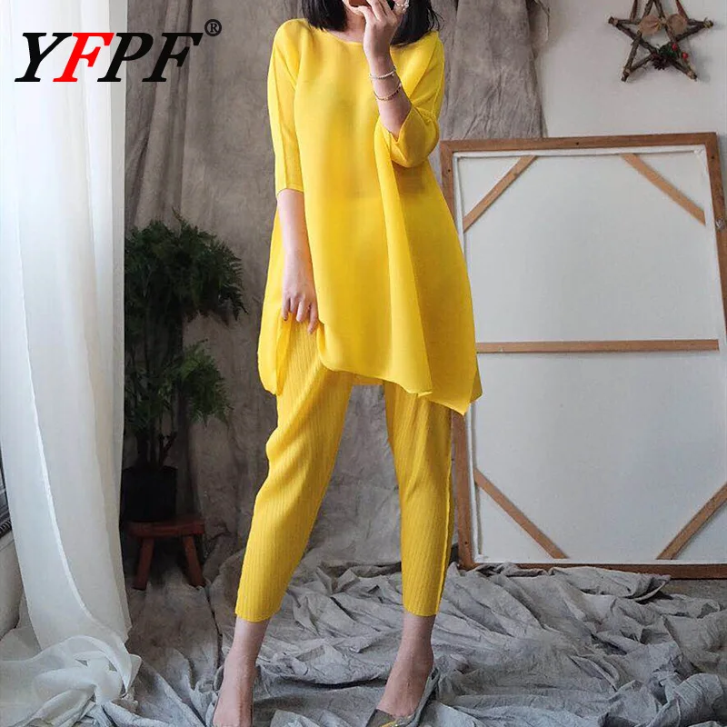 

YFPF однотонный повседневный плиссированный комплект из двух предметов Miyake, женская блузка средней длины, топы + брюки с высокой талией, мода 2025, новая одежда