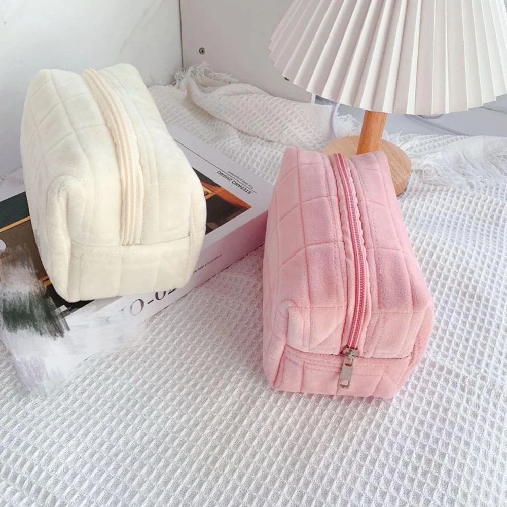 Simpatica borsa per il trucco in peluche per le donne borse per cosmetici da viaggio portatili borsa da toilette con cerniera in tinta unita borse