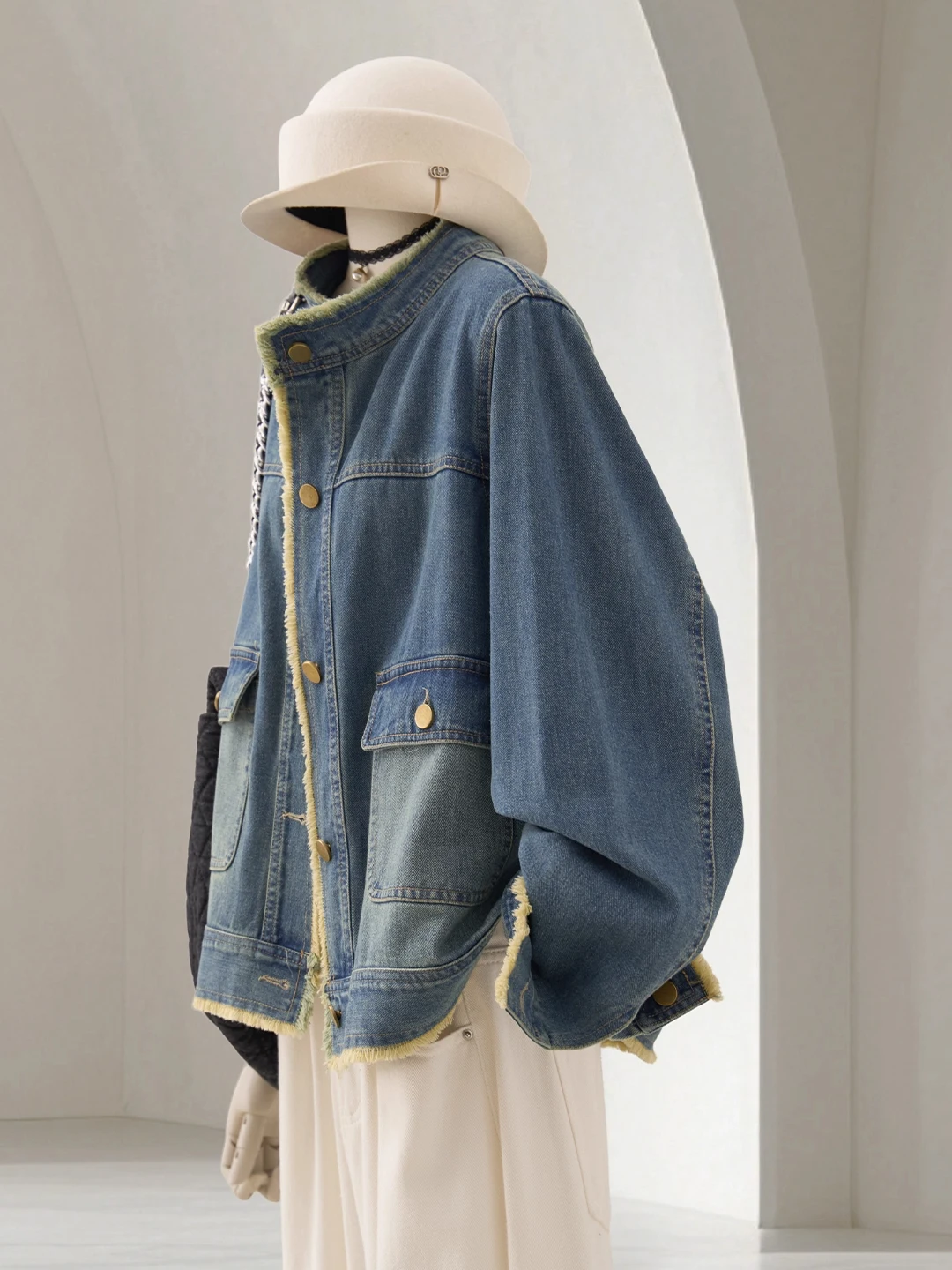 

Джинсовая куртка больших размеров в стиле ретро с рваным дизайном, осенняя, в корейском стиле, свободного кроя, с воротником-стойкой